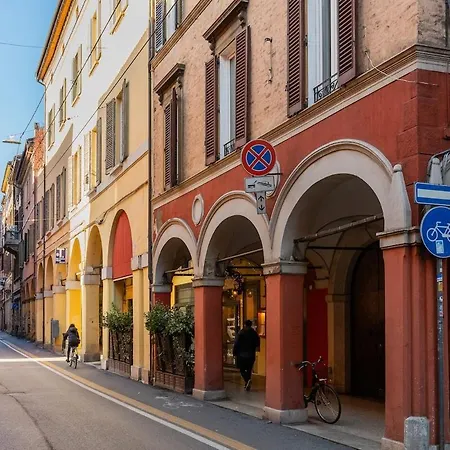 San Vitale 86, A Stone's Throw From The Two Towers Apartment